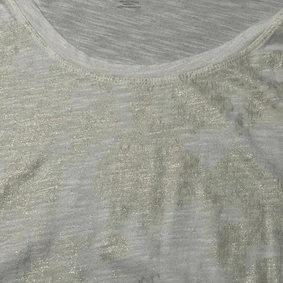 A New Approach size XL white tee with gold print on front and rolled sleeves EUC - Picture 10 of 10